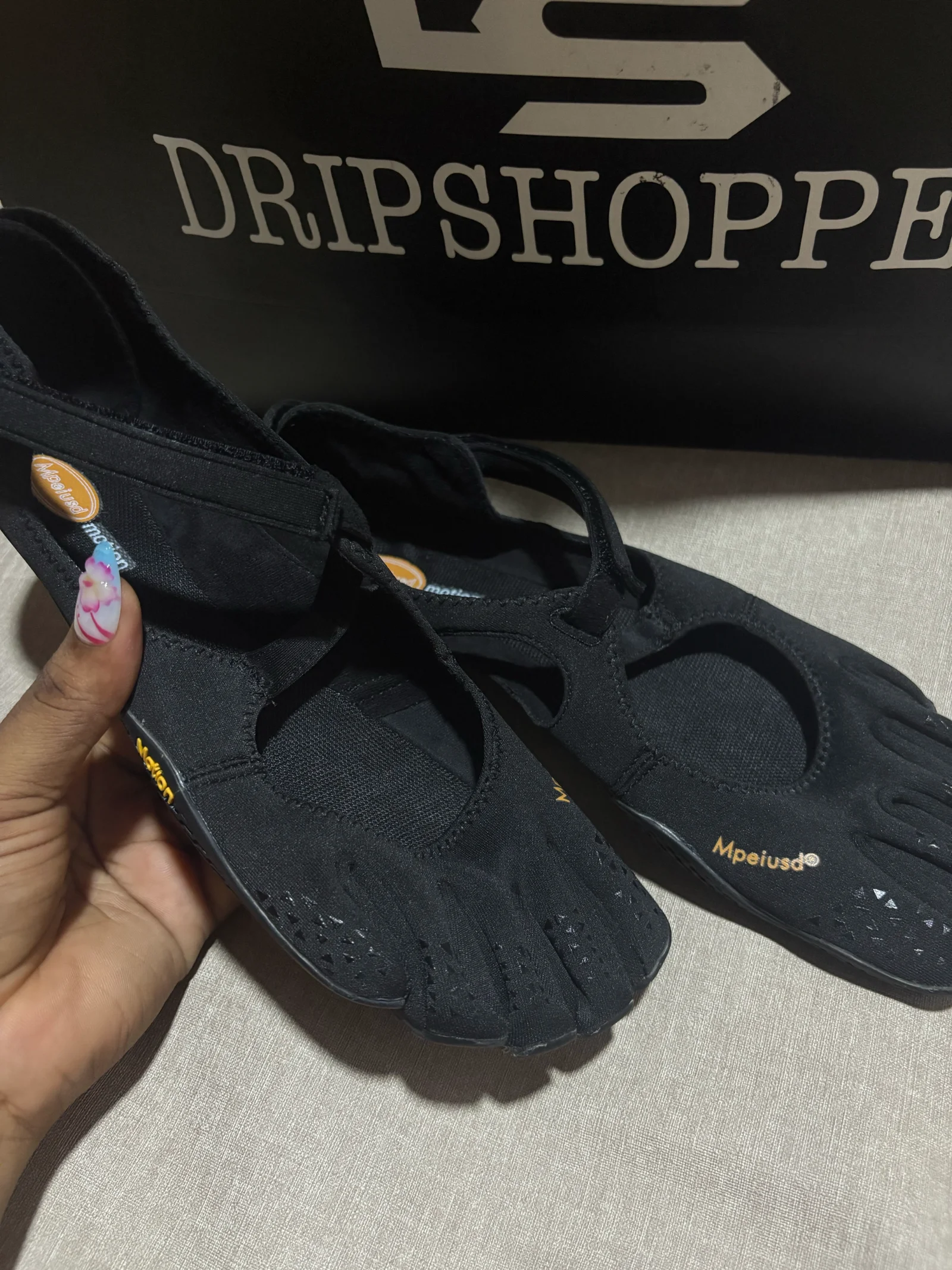 Black Vibram FiveFingers Toe Shoes media 2
