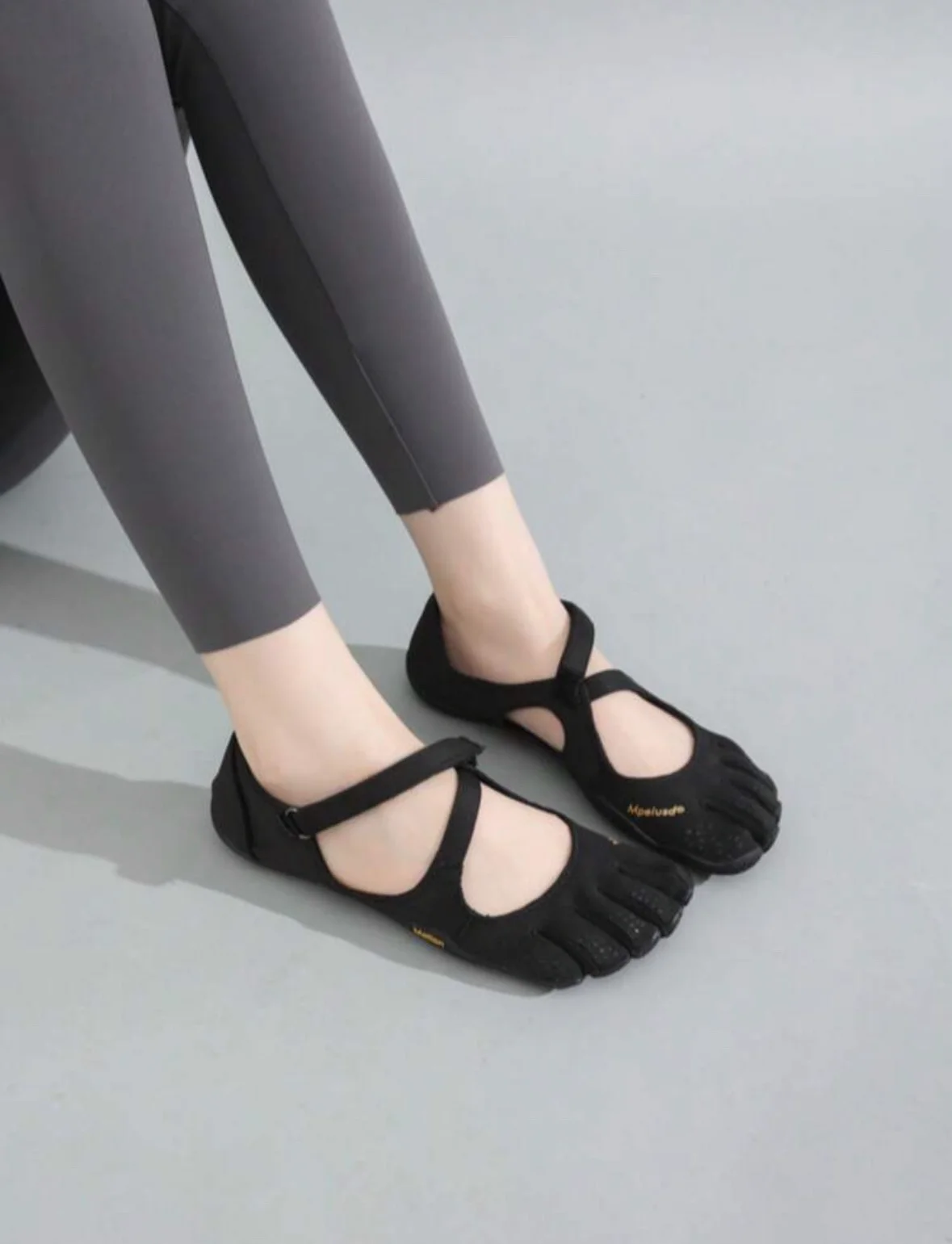 Black Vibram FiveFingers Toe Shoes media 3