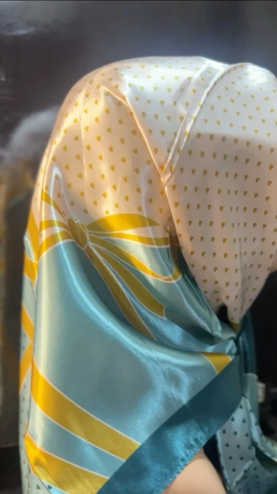 Vintage Style Printed Satin Headscarf