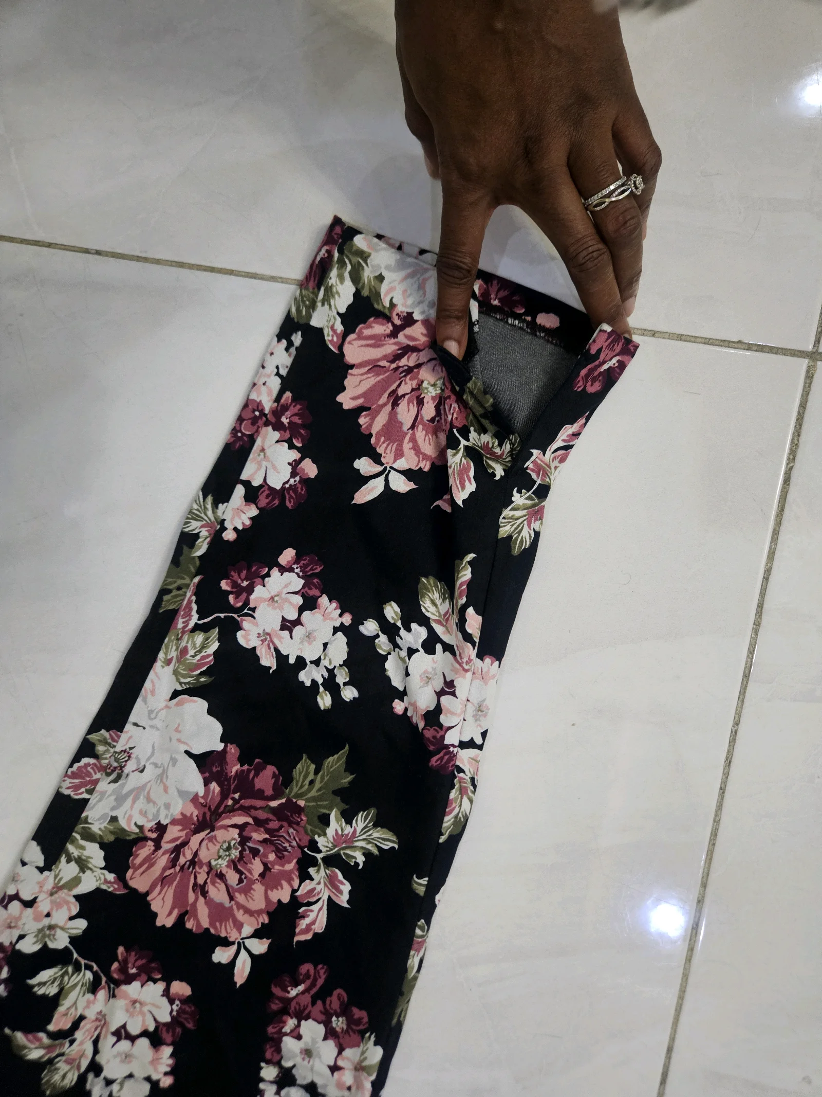 VRS Woman Floral Print three-quarter pants media 2