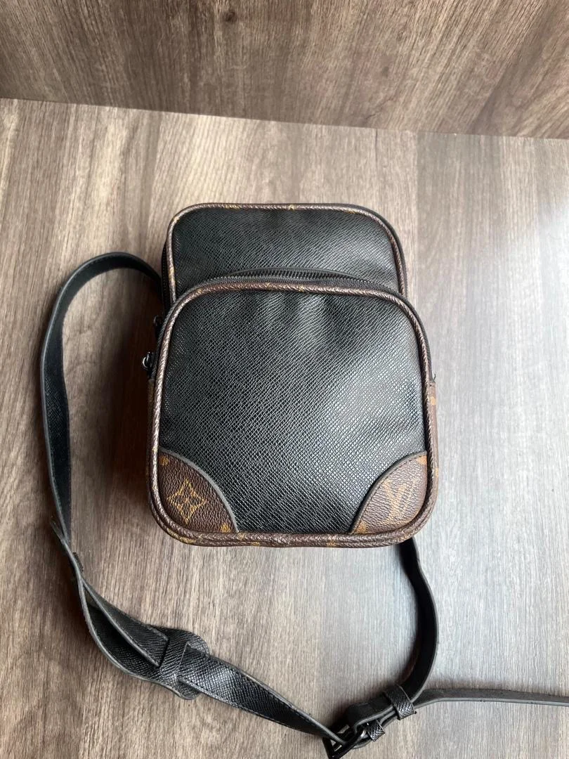 Lv crossbag for men media 4
