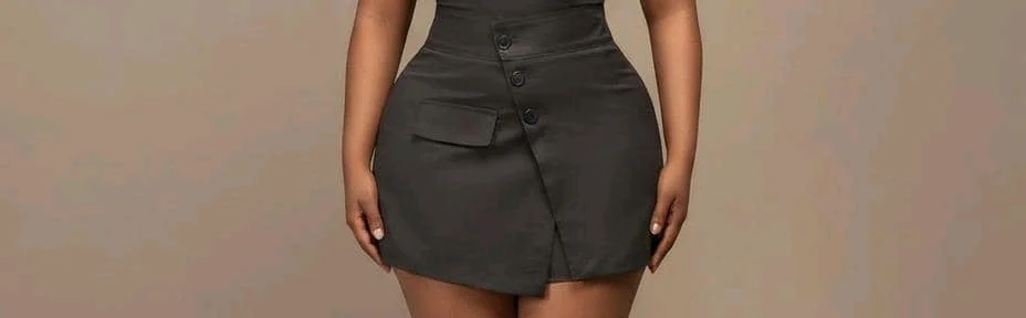 Stylish Black Button-Detail Bum Short